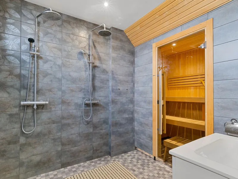 House - Detached Villa в продаже в Benalmadena, Málaga. В доме 6 спален и 5 ванных комнат. Площадь дома 658 м². Площадь участка 1510 м²