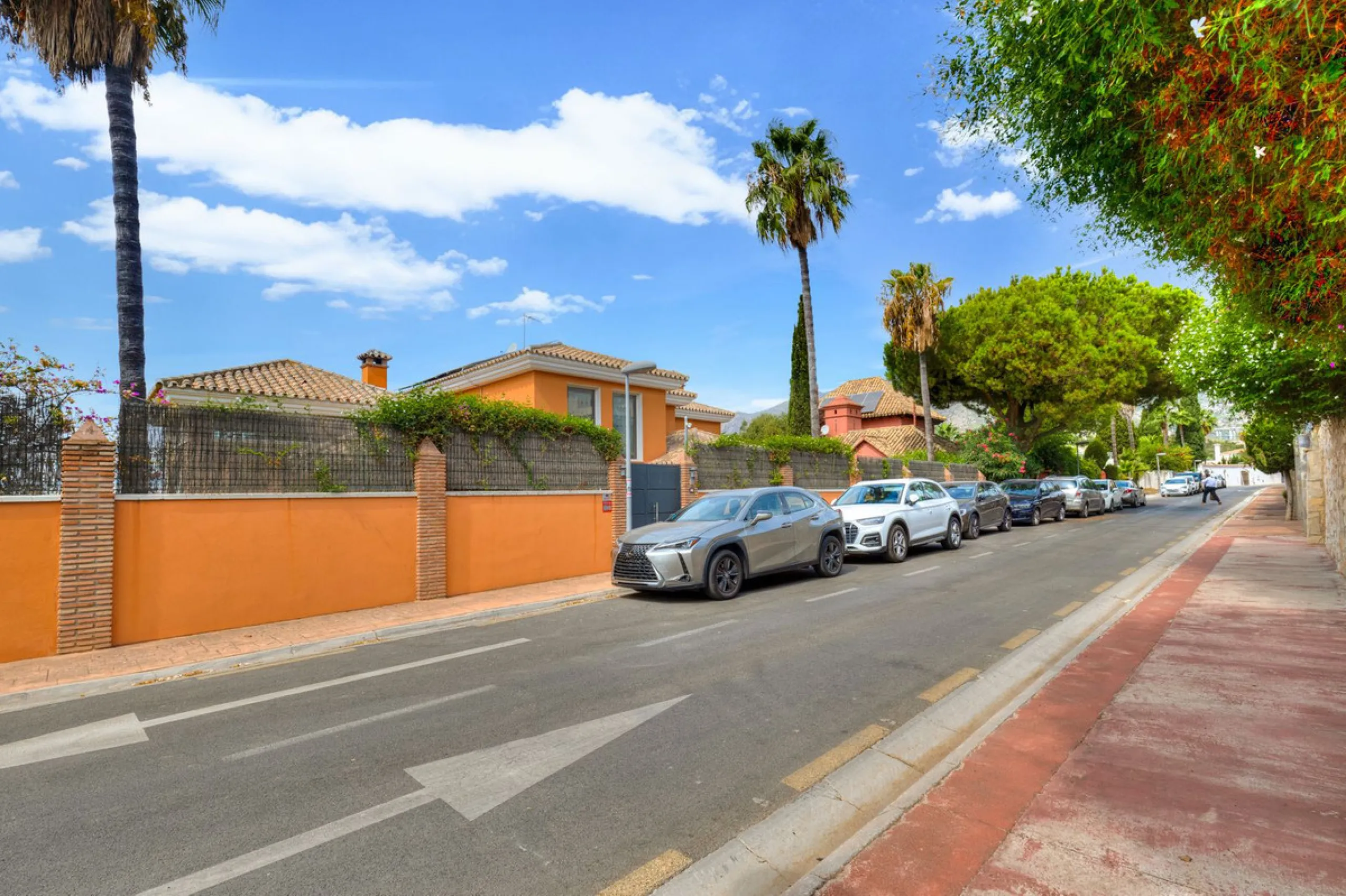 House - Detached Villa в продаже в Benalmadena, Málaga. В доме 6 спален и 5 ванных комнат. Площадь дома 658 м². Площадь участка 1510 м²