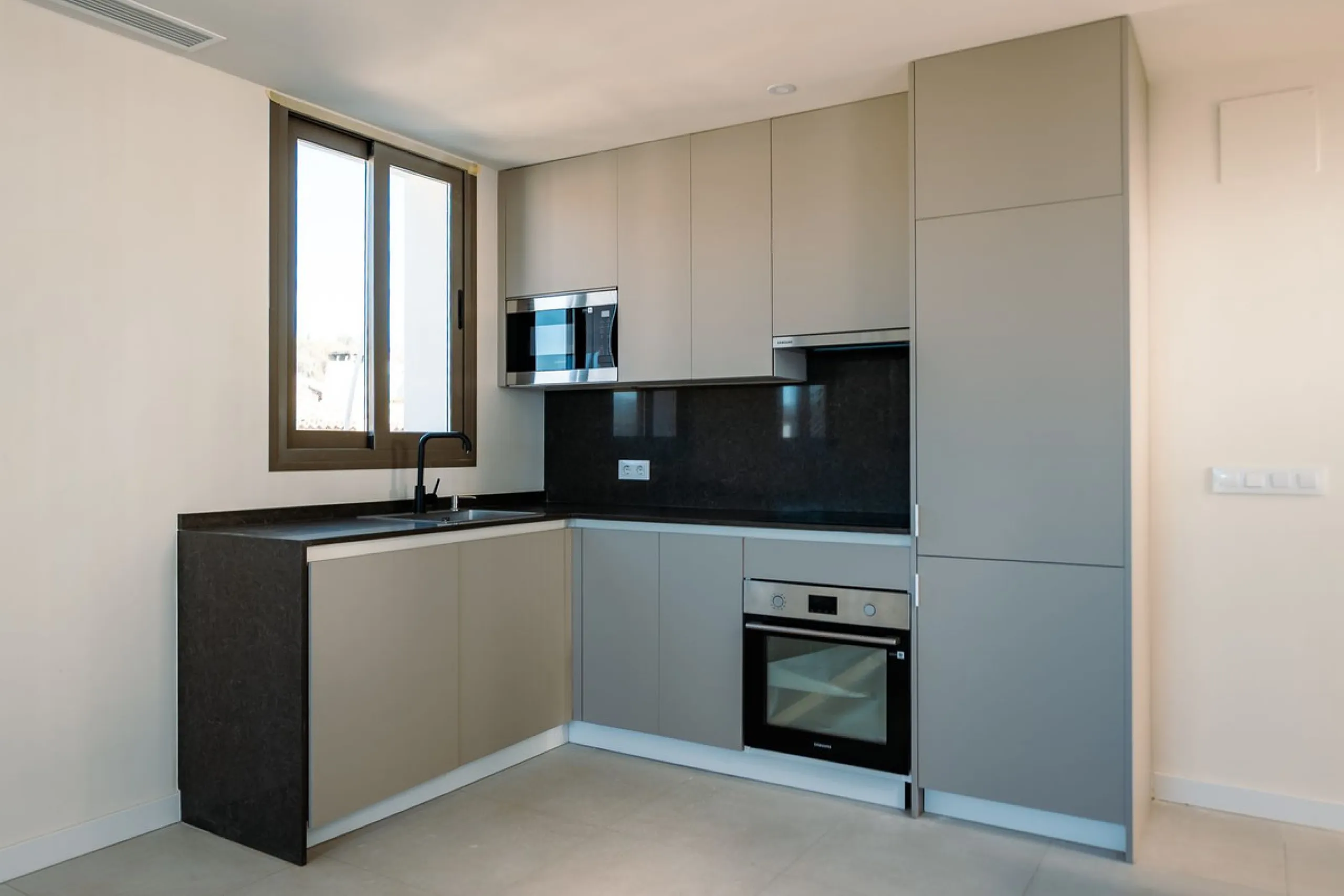 (This is a Resale Unit of a new development)