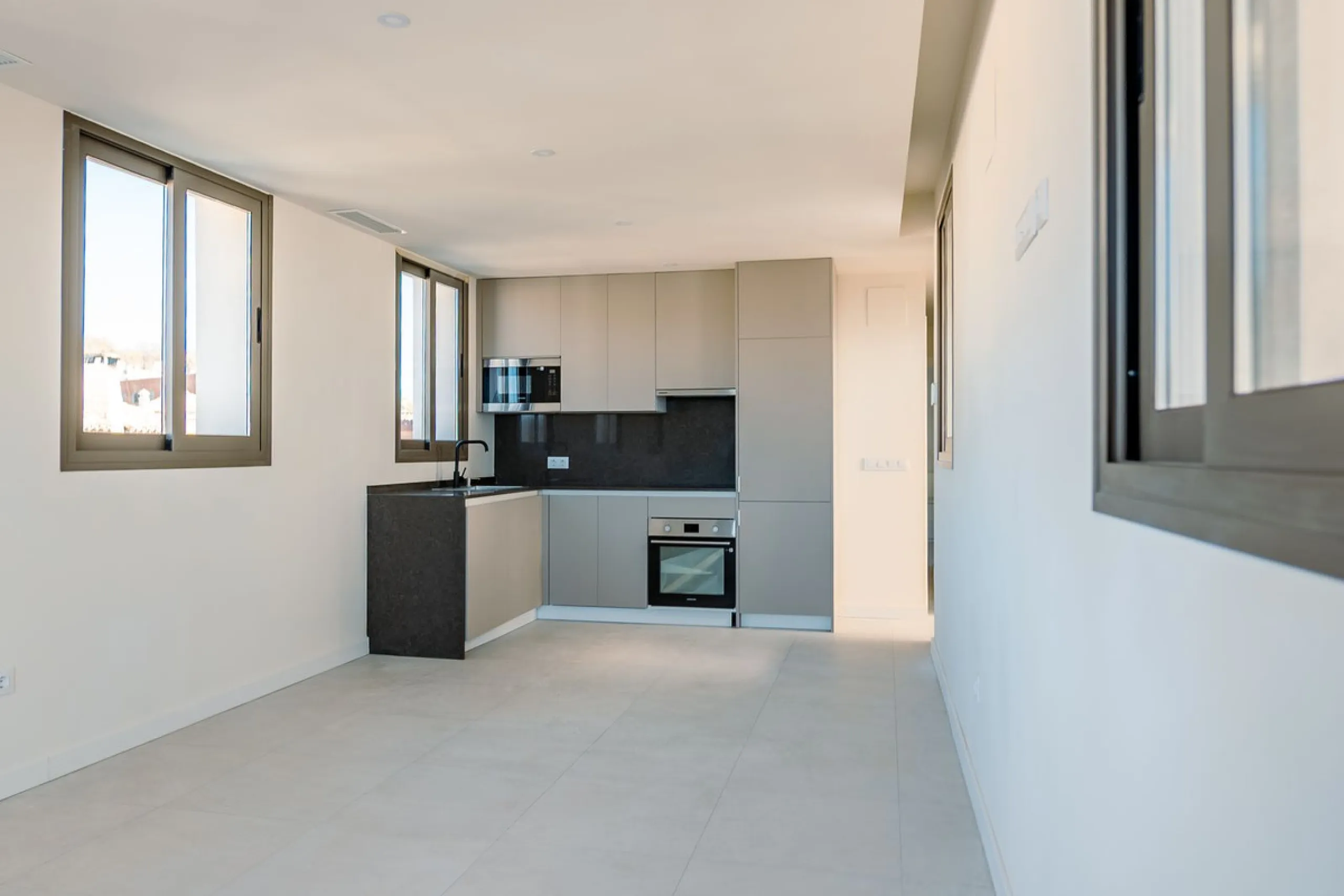(This is a Resale Unit of a new development)