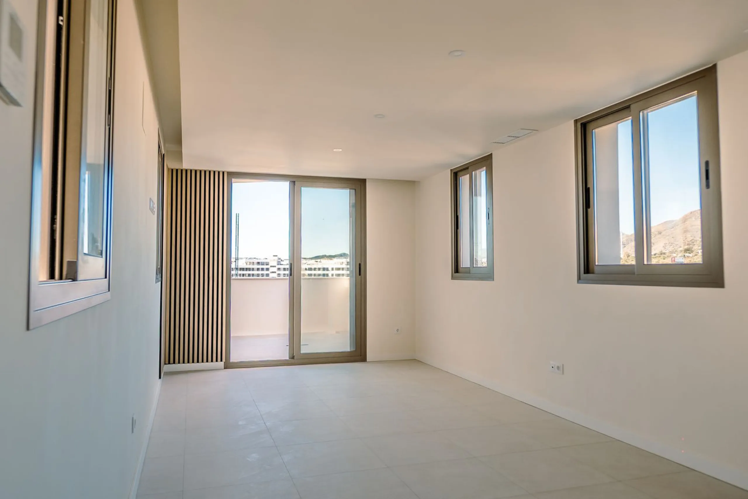 (This is a Resale Unit of a new development)