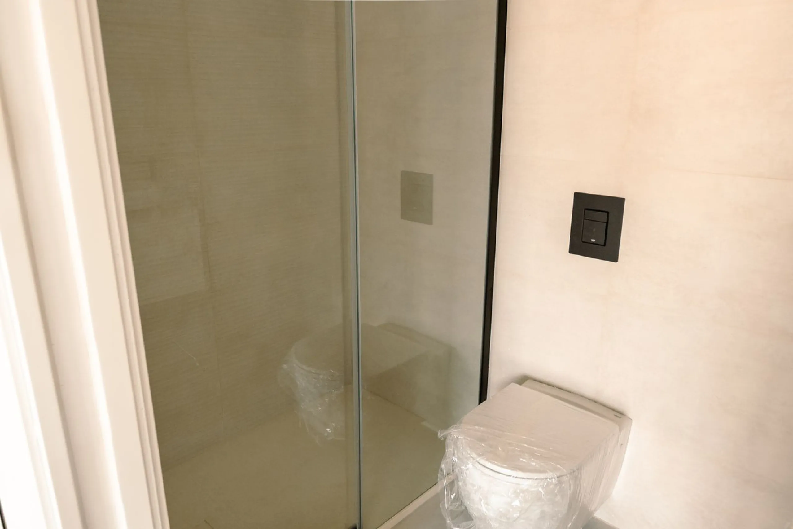(This is a Resale Unit of a new development)