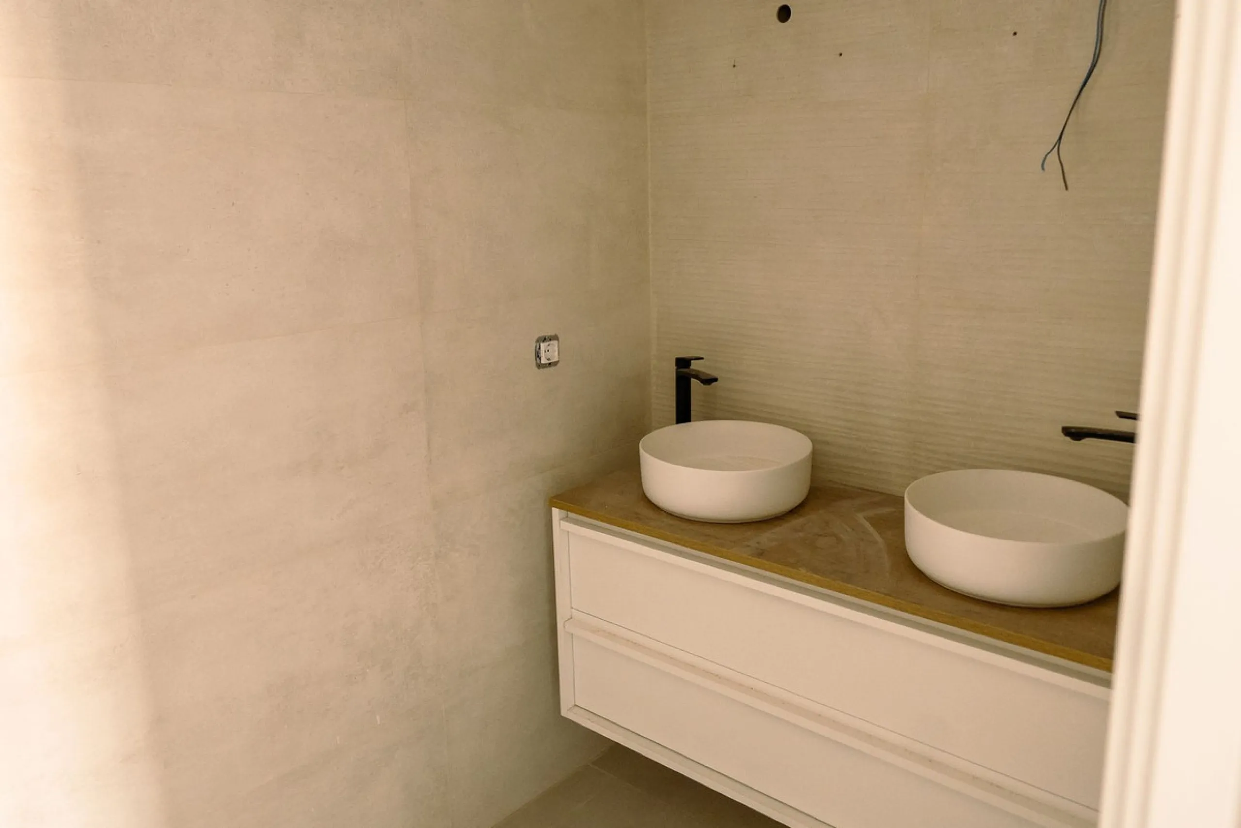 (This is a Resale Unit of a new development)