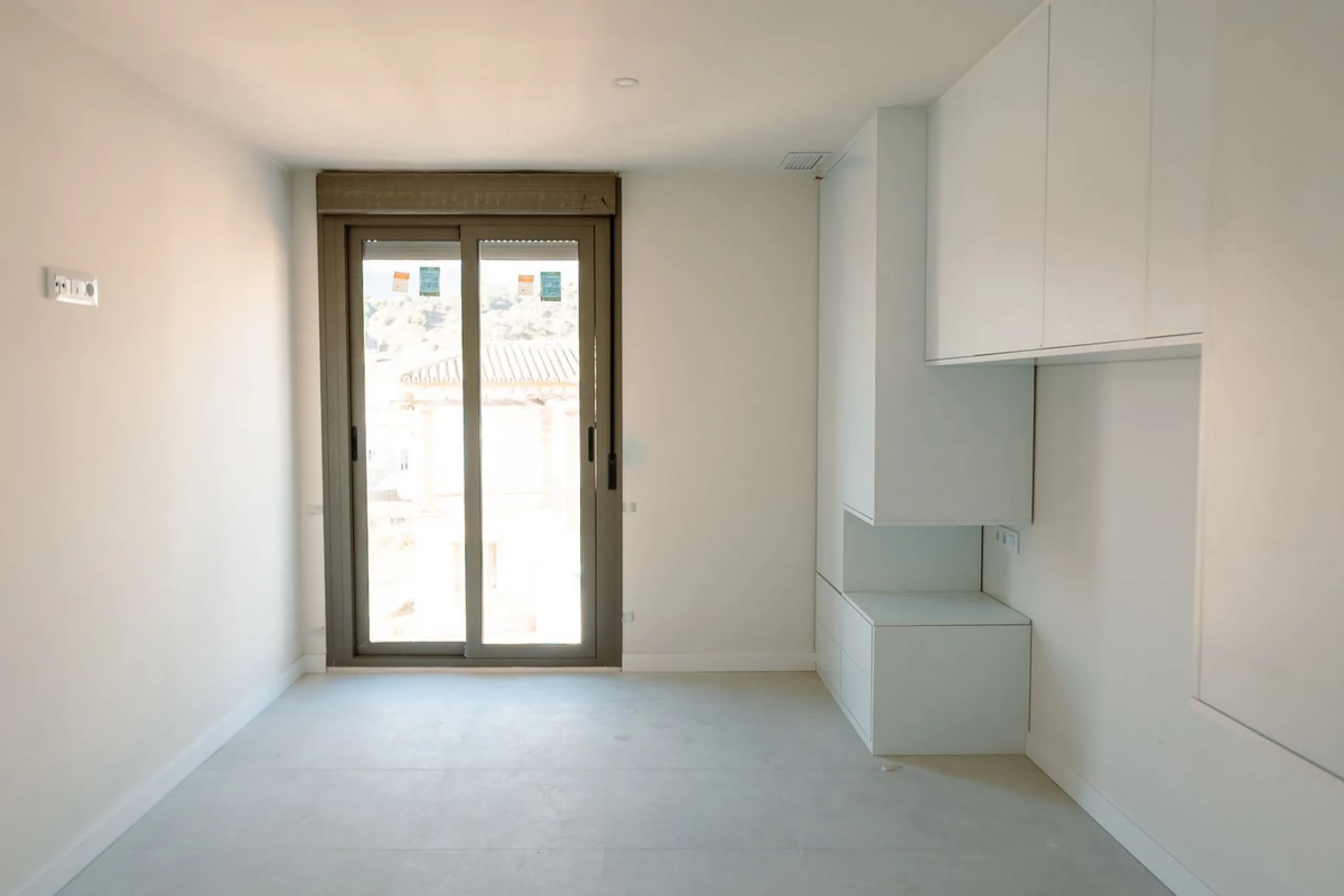 (This is a Resale Unit of a new development)