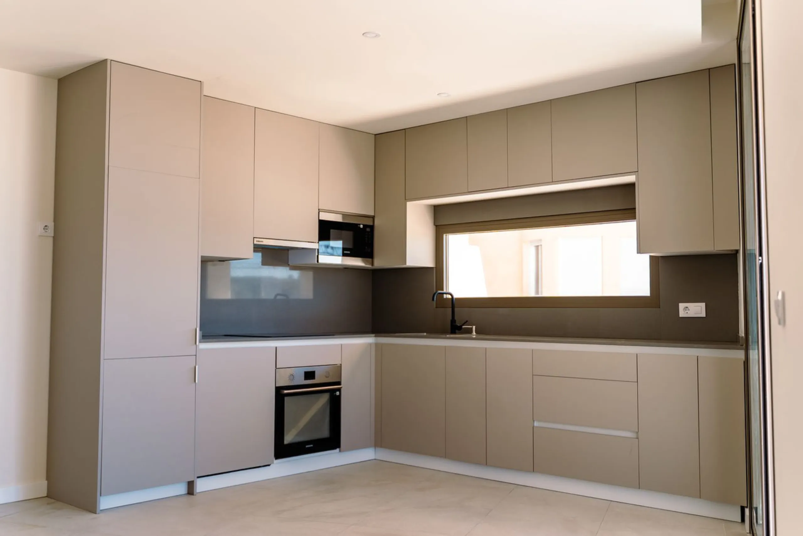 (This is a Resale Unit of a new development)
