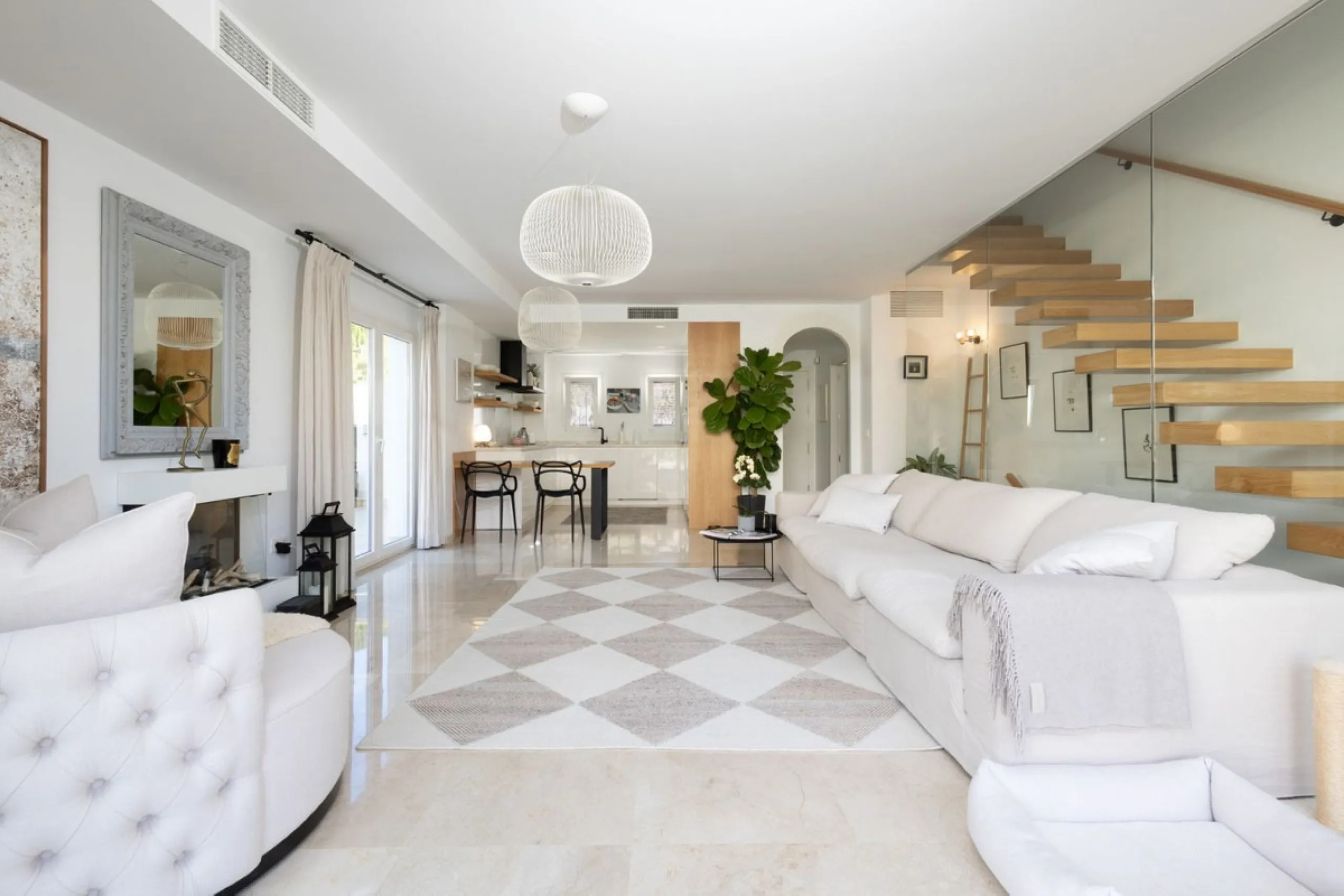Price reduced by €70,000 - great deal! Location location location!