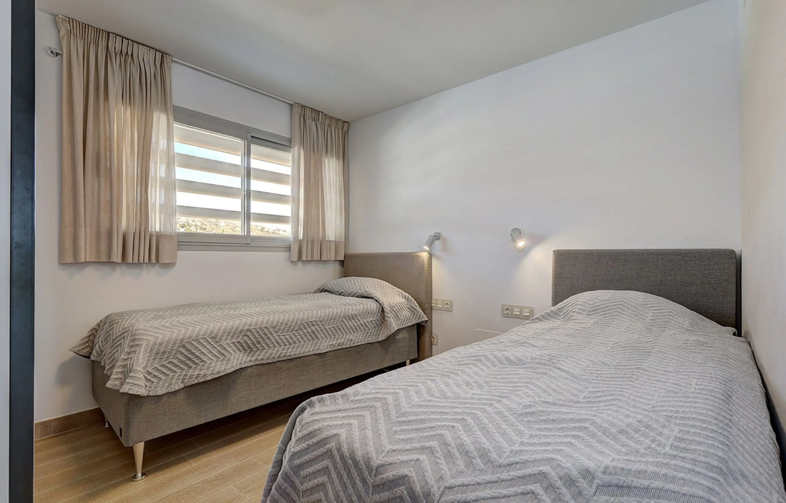 Apartment - Middle Floor Apartment в продаже в Fuengirola, Málaga. В доме 2 спален и 2 ванных комнат. Площадь дома 83 м²