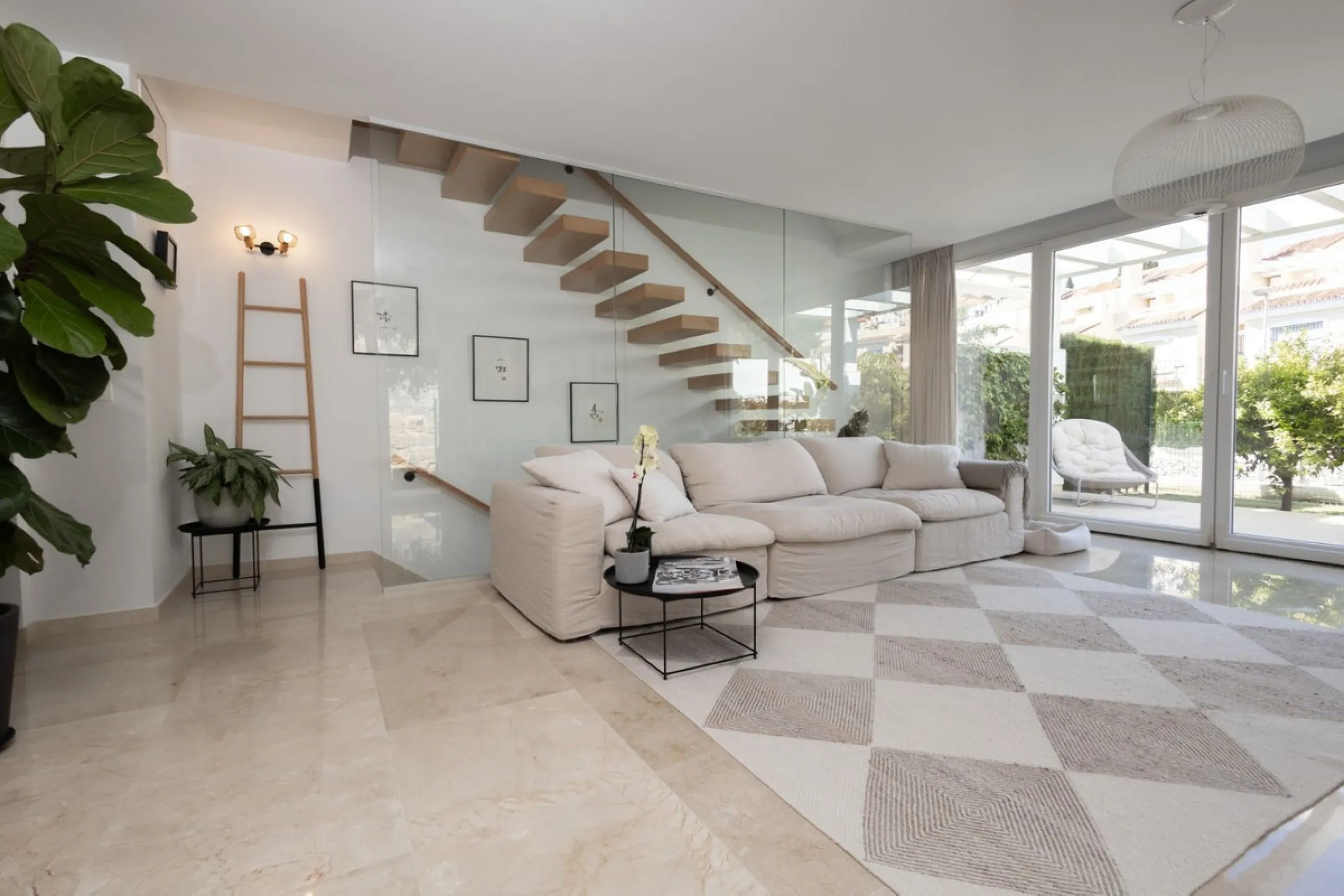 Price reduced by €70,000 - great deal! Location location location!