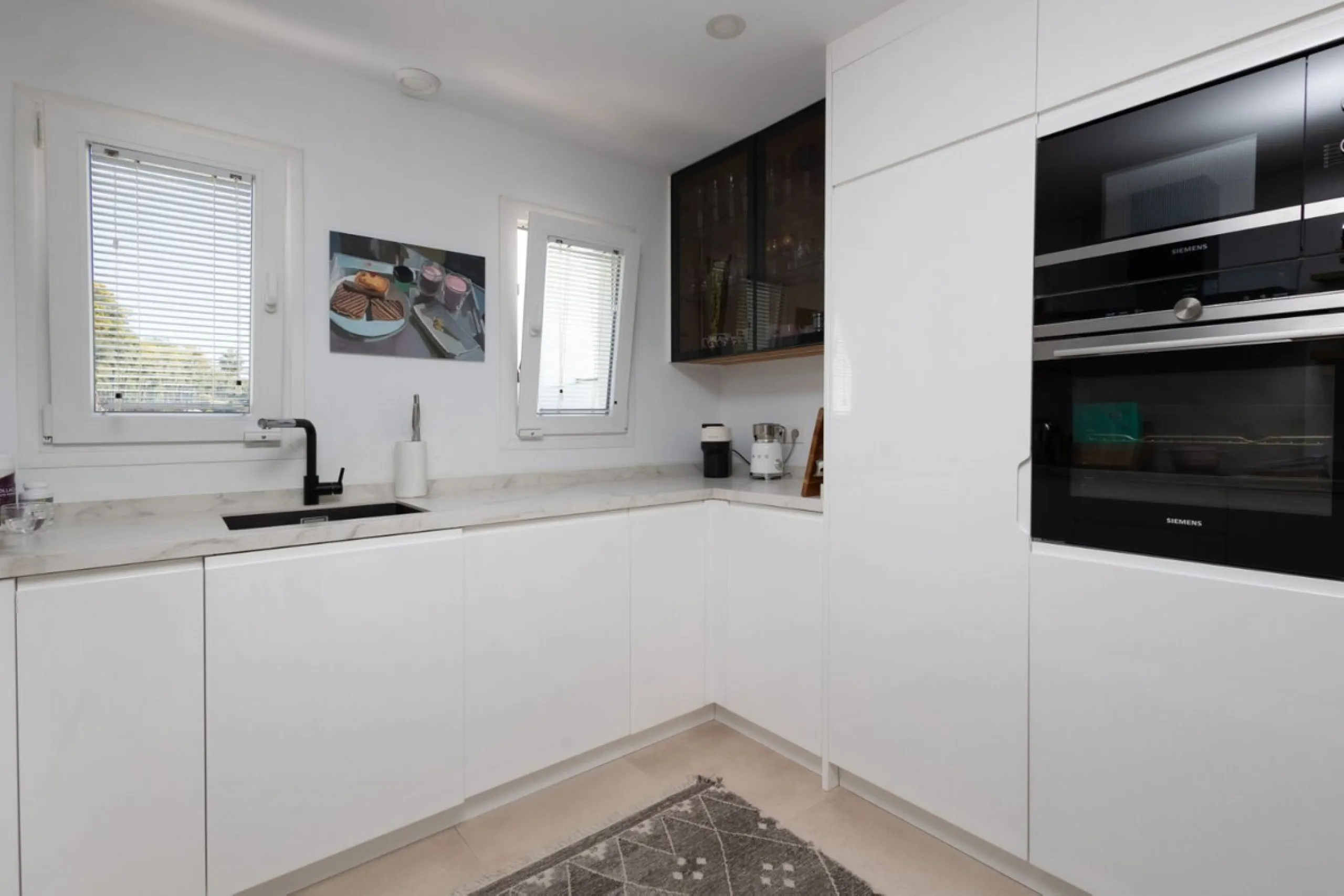 Price reduced by €70,000 - great deal! Location location location!