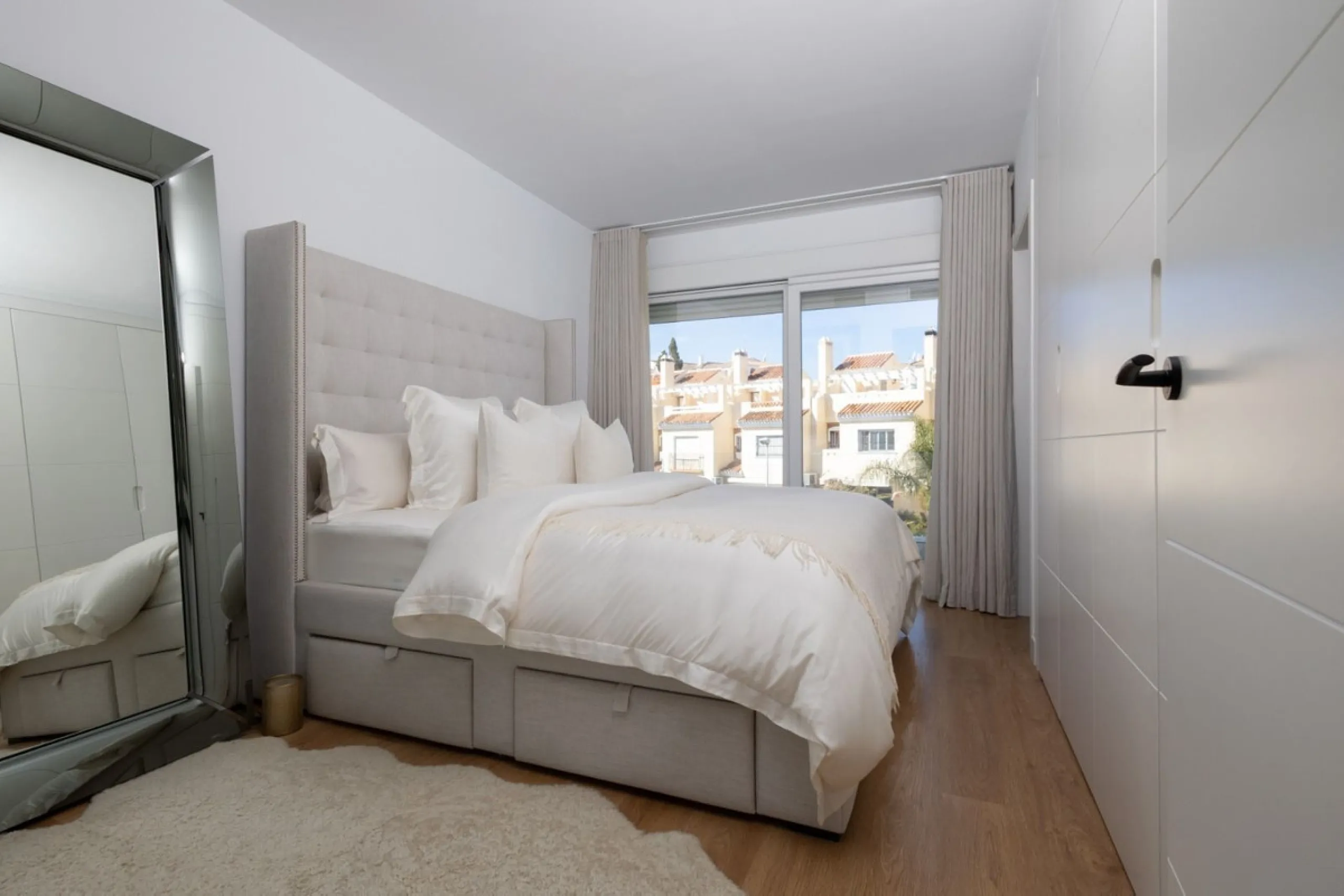 Price reduced by €70,000 - great deal! Location location location!