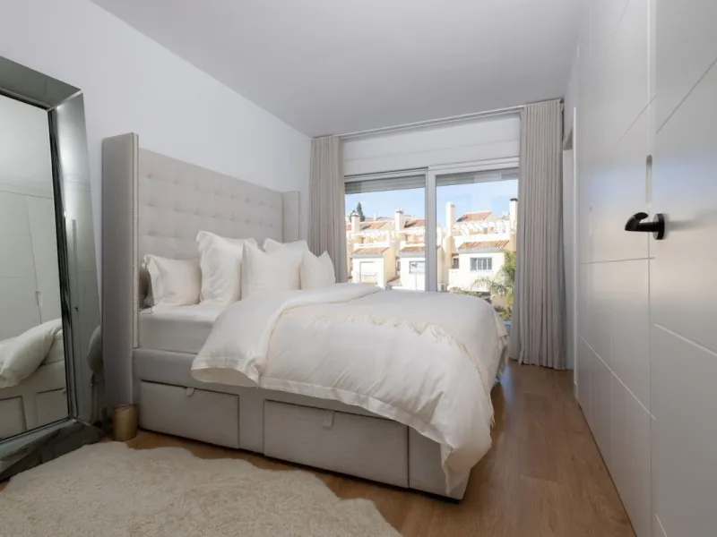 Price reduced by €70,000 - great deal! Location location location!
