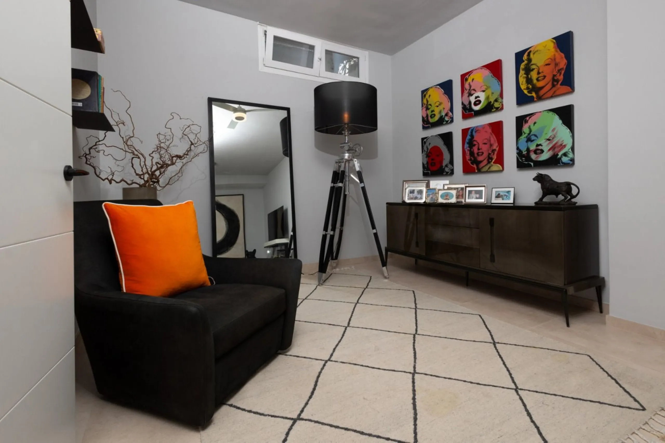 Price reduced by €70,000 - great deal! Location location location!