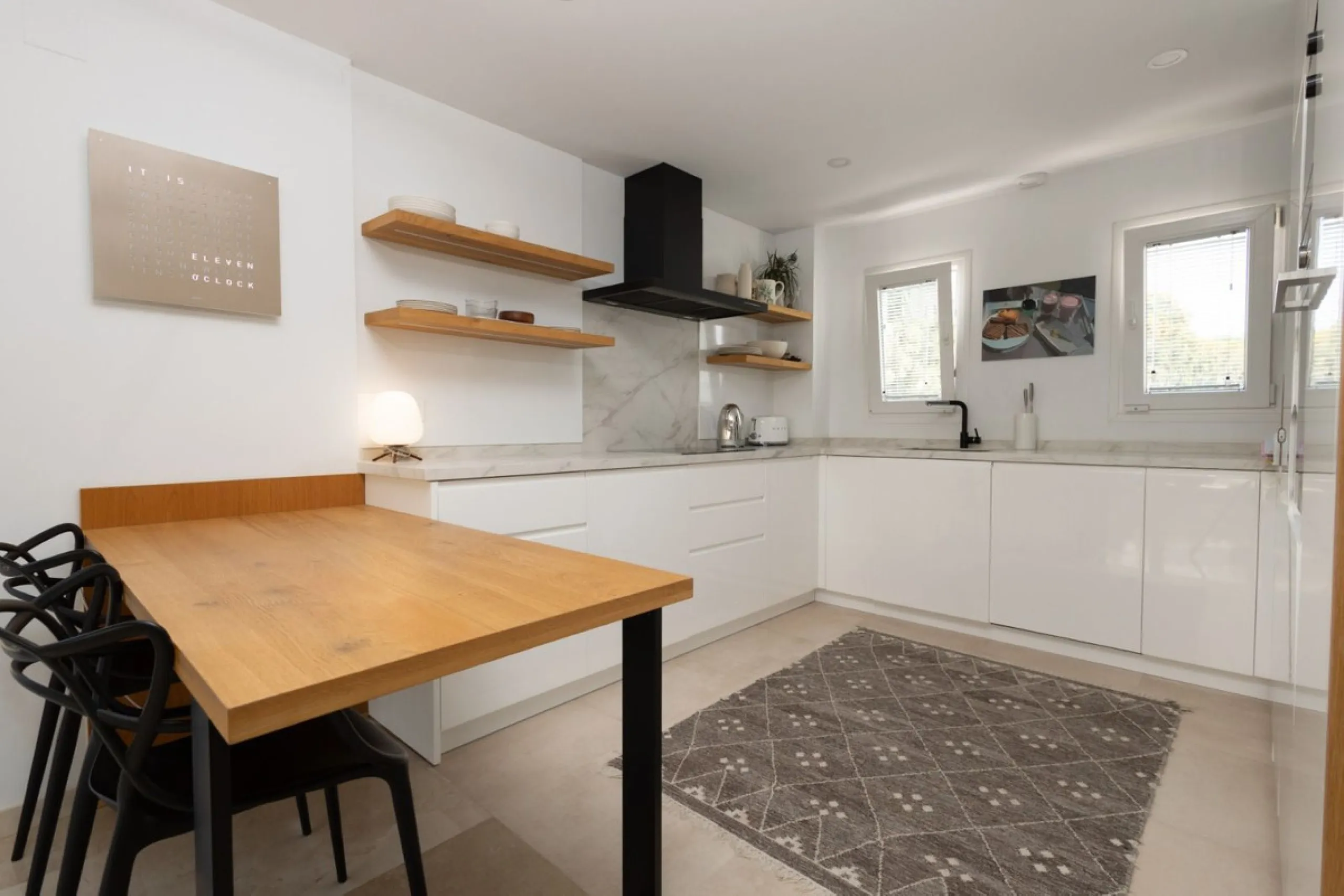 Price reduced by €70,000 - great deal! Location location location!