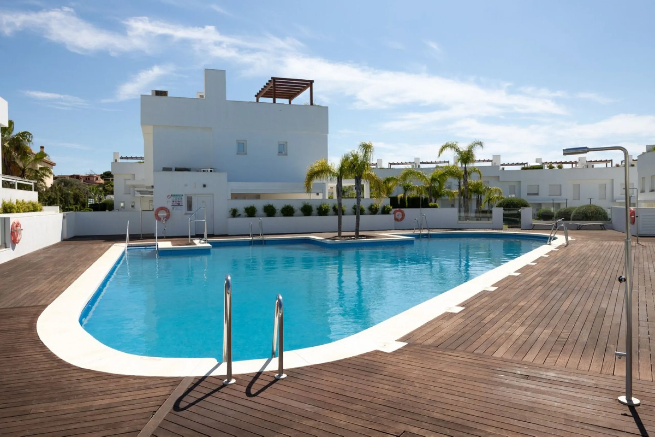 Price reduced by €70,000 - great deal! Location location location!