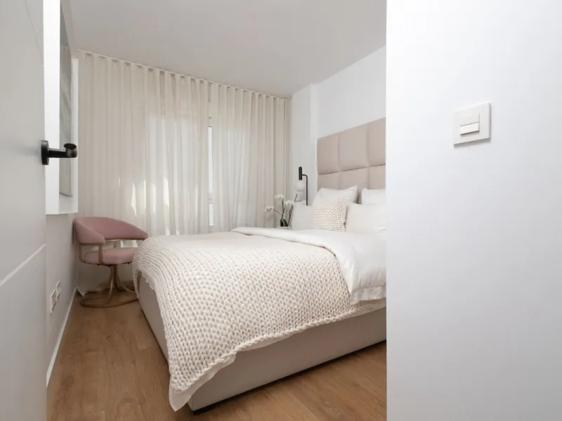 Price reduced by €70,000 - great deal! Location location location!