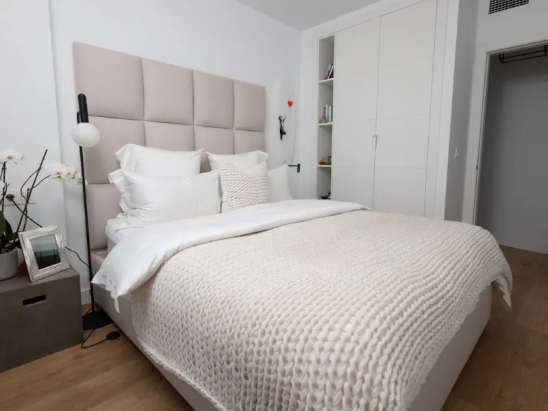 Price reduced by €70,000 - great deal! Location location location!