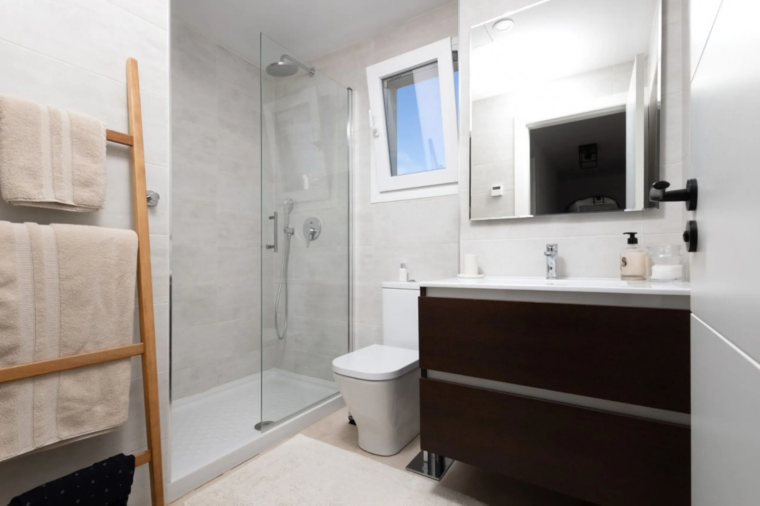 Price reduced by €70,000 - great deal! Location location location!