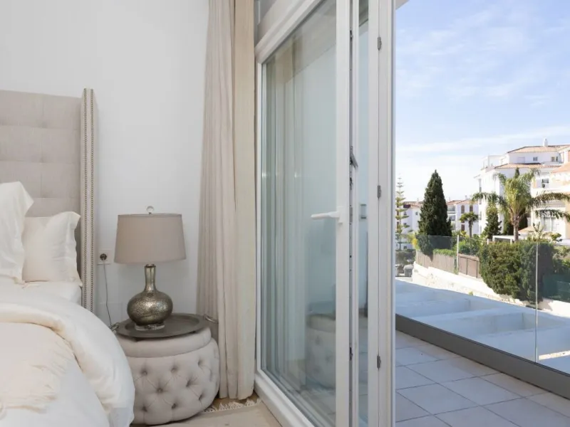 Price reduced by €70,000 - great deal! Location location location!