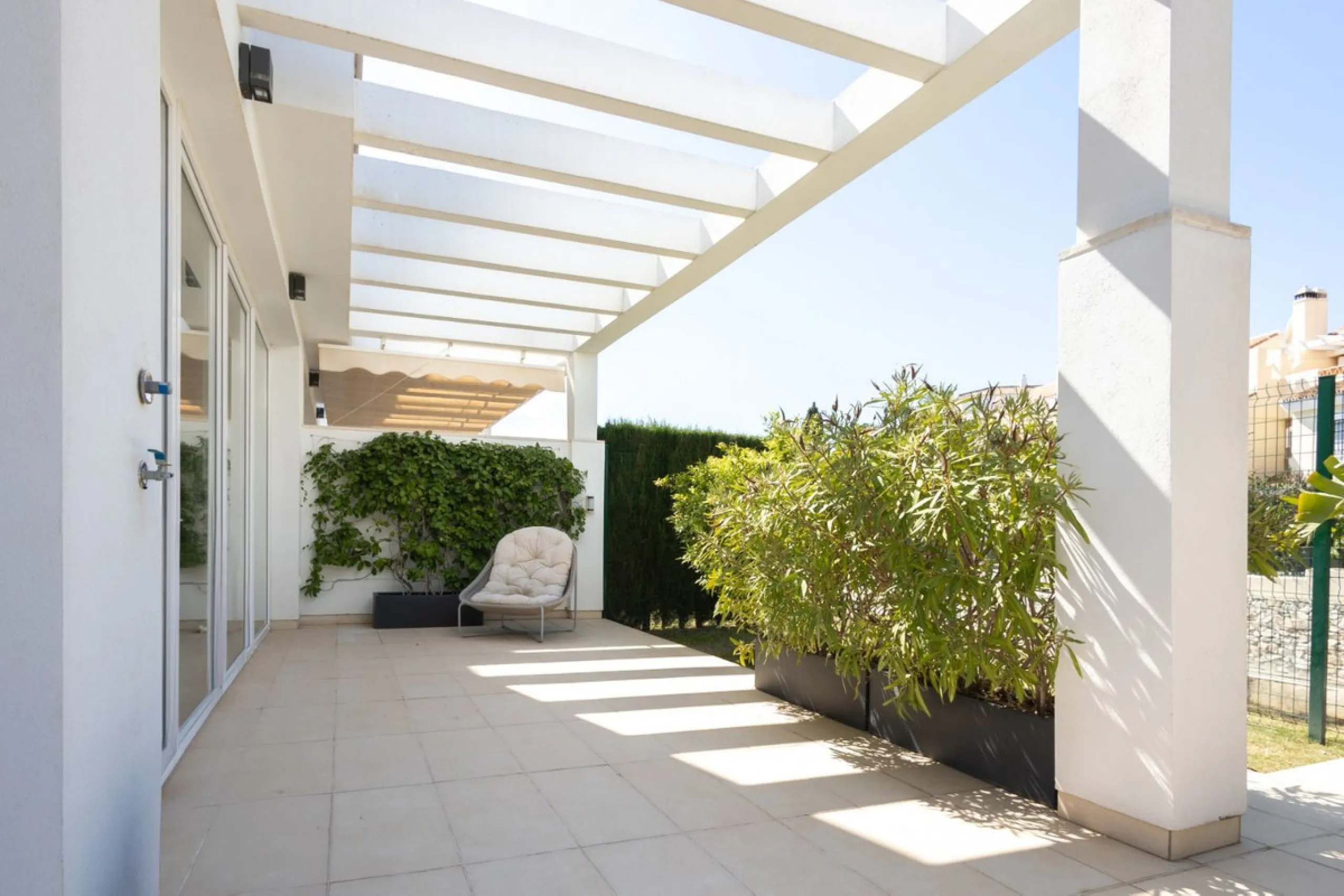 Price reduced by €70,000 - great deal! Location location location!