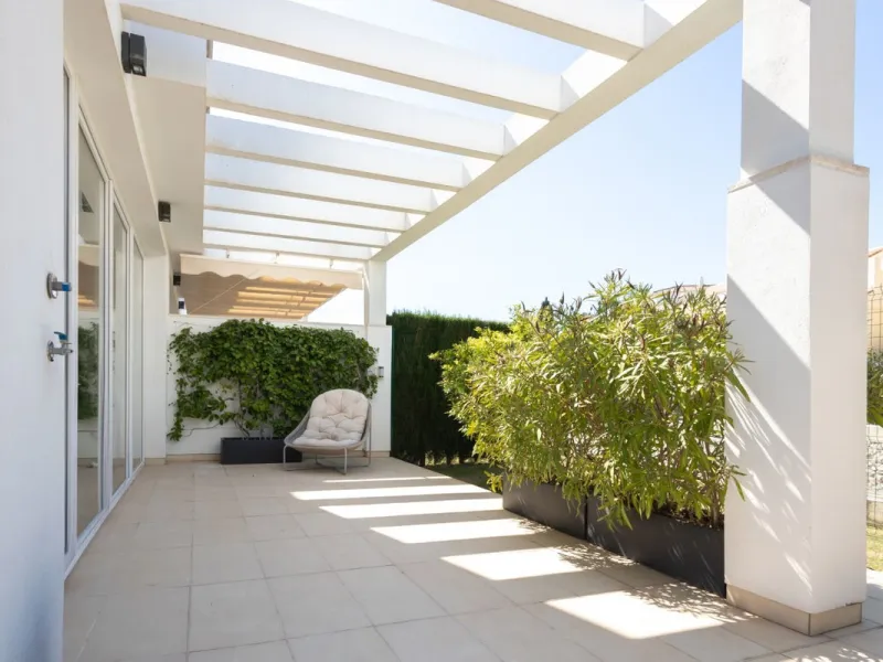 Price reduced by €70,000 - great deal! Location location location!