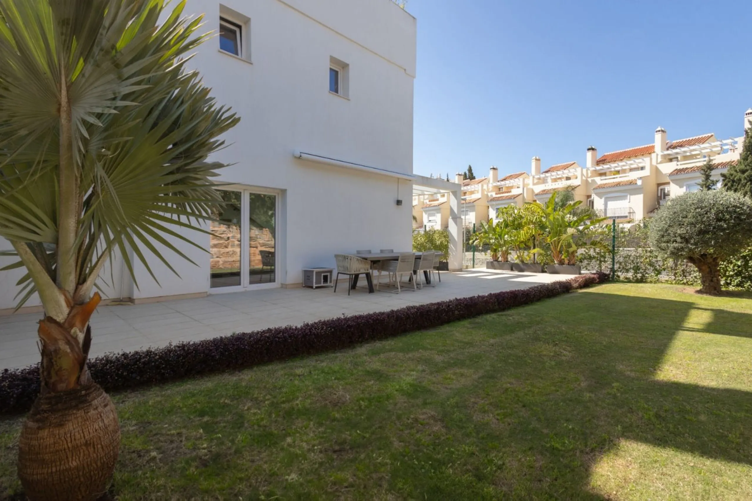Price reduced by €70,000 - great deal! Location location location!