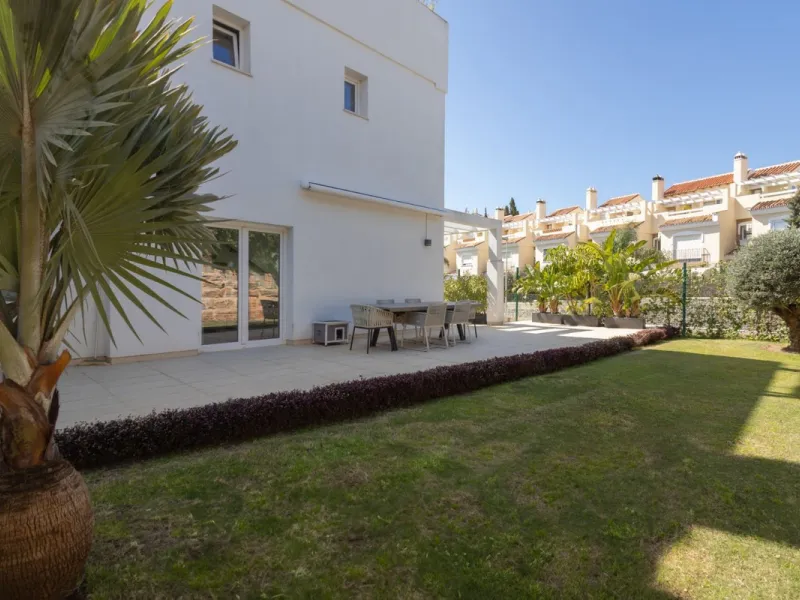 Price reduced by €70,000 - great deal! Location location location!