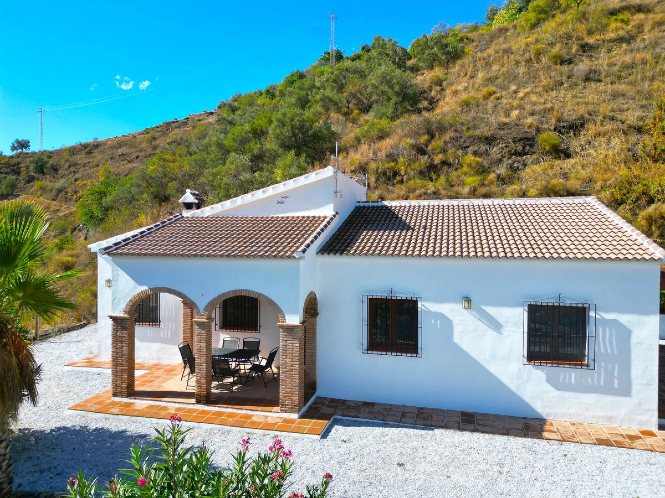 Country Villa with Pool, Garden & Breathtaking Mountain Views – Near Árchez, Málaga