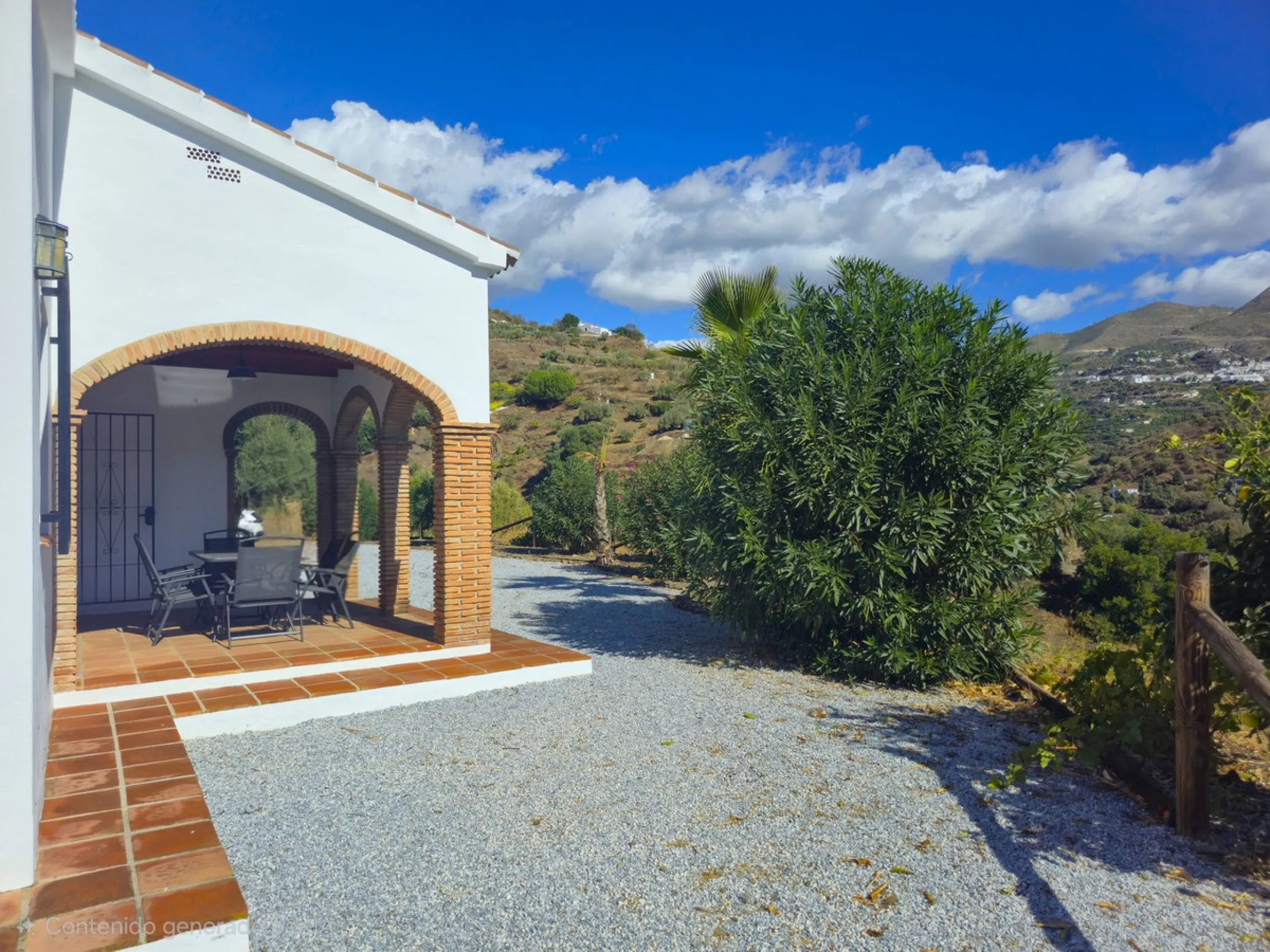 Country Villa with Pool, Garden & Breathtaking Mountain Views – Near Árchez, Málaga