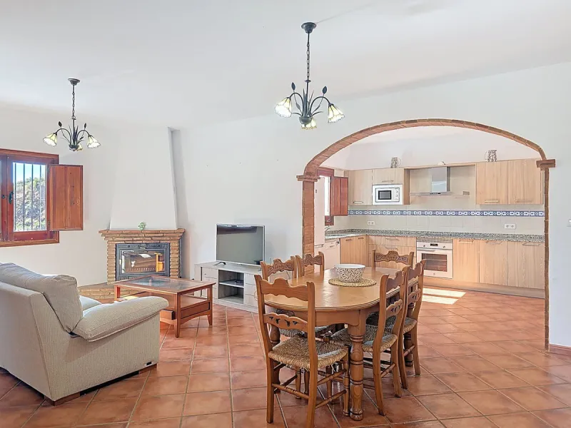 Country Villa with Pool, Garden & Breathtaking Mountain Views – Near Árchez, Málaga