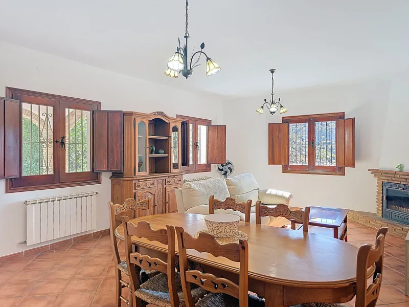 Country Villa with Pool, Garden & Breathtaking Mountain Views – Near Árchez, Málaga