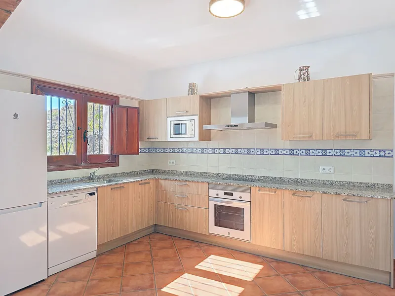 Country Villa with Pool, Garden & Breathtaking Mountain Views – Near Árchez, Málaga