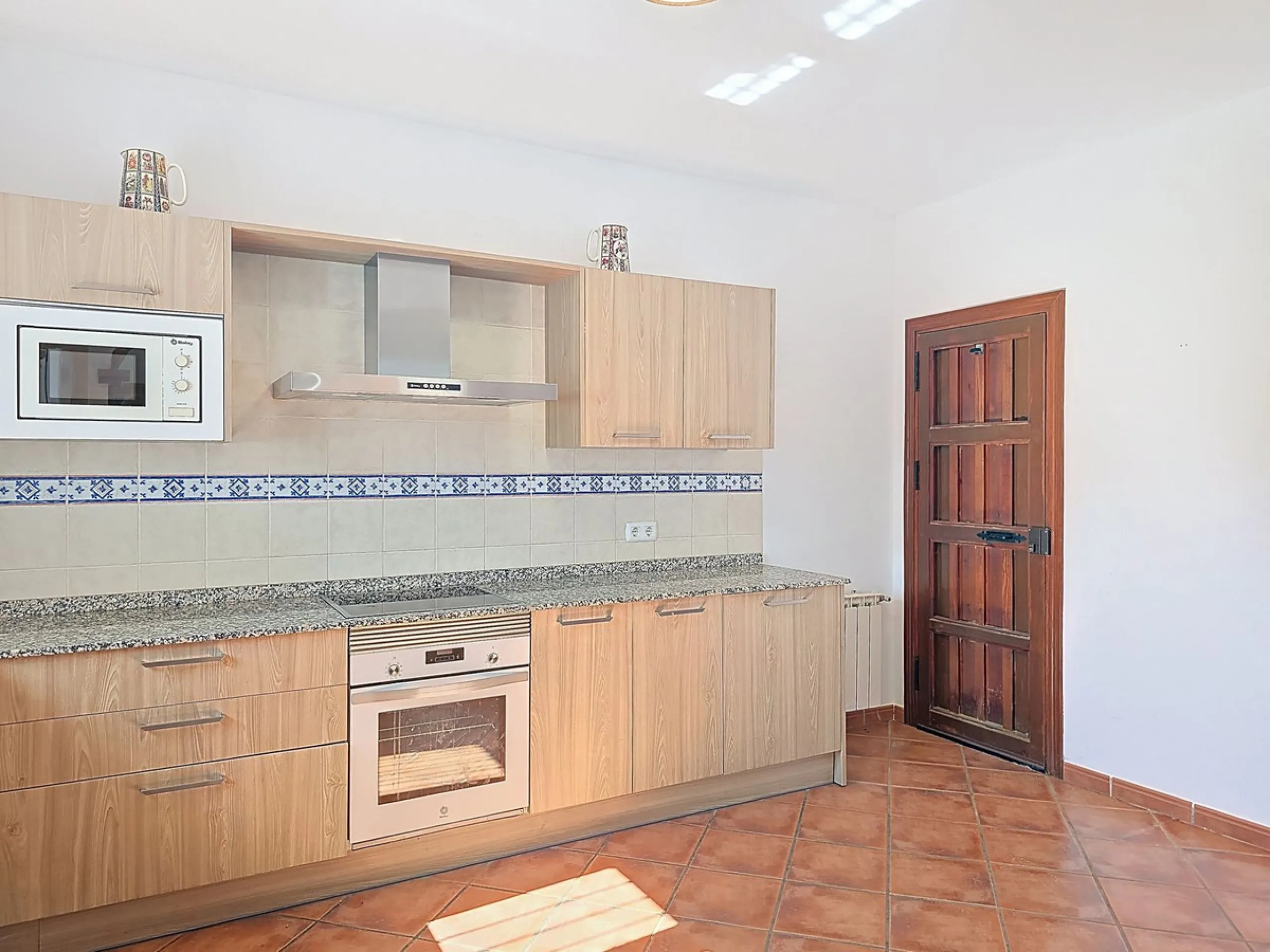 Country Villa with Pool, Garden & Breathtaking Mountain Views – Near Árchez, Málaga