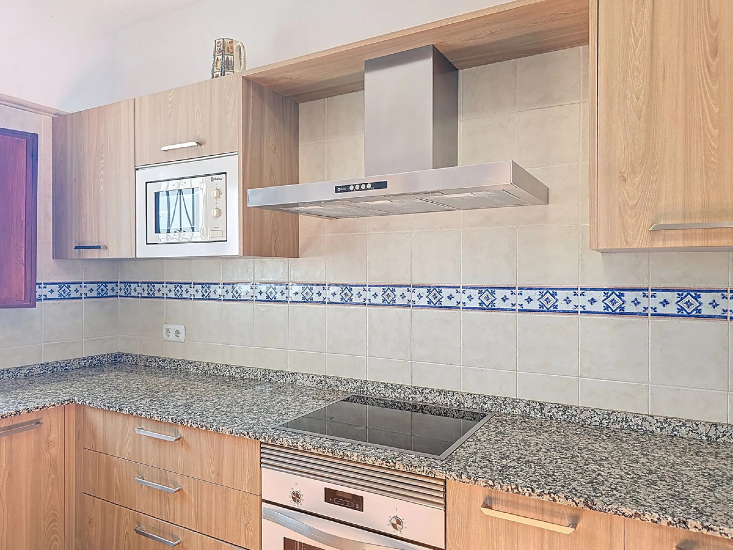 Country Villa with Pool, Garden & Breathtaking Mountain Views – Near Árchez, Málaga