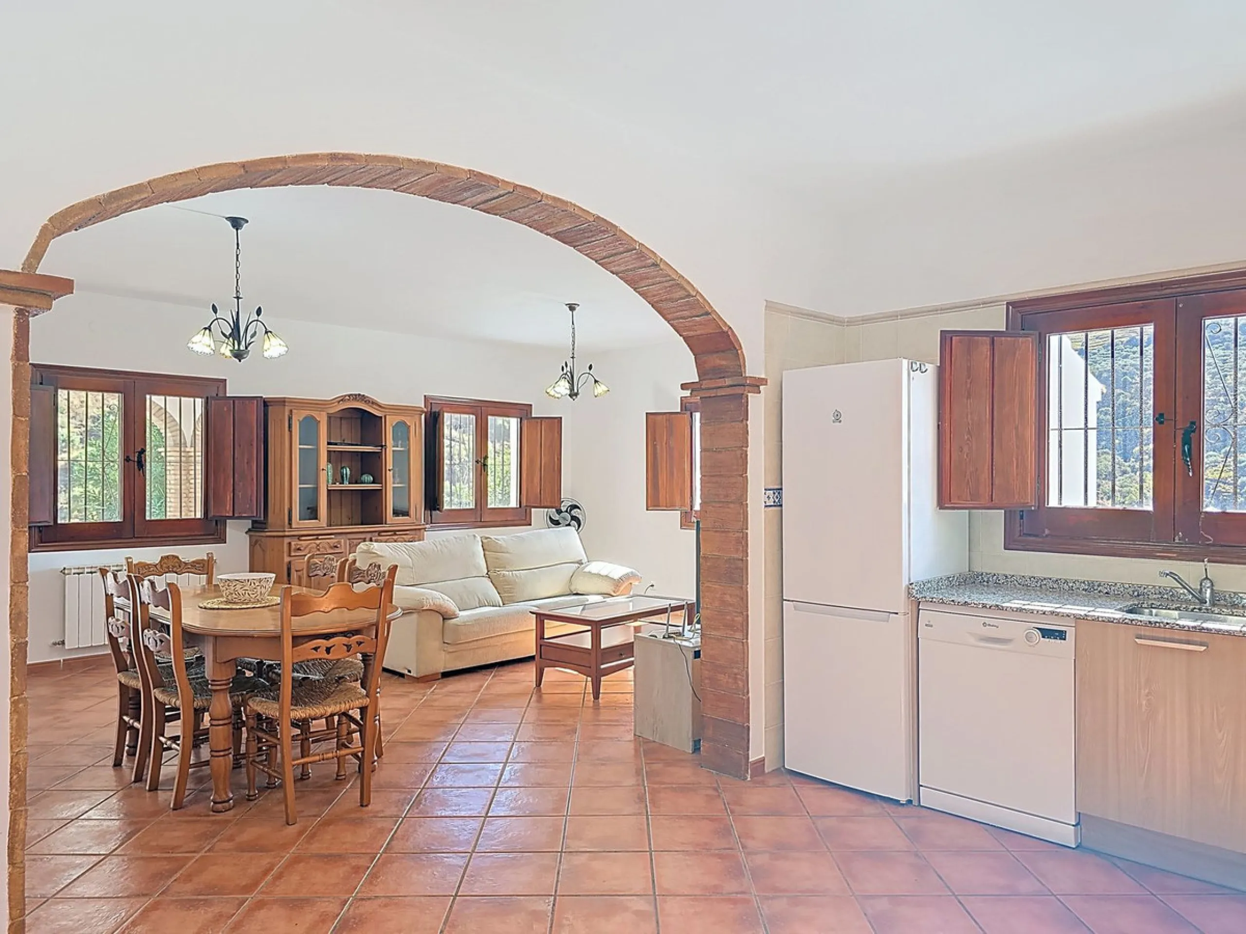 Country Villa with Pool, Garden & Breathtaking Mountain Views – Near Árchez, Málaga