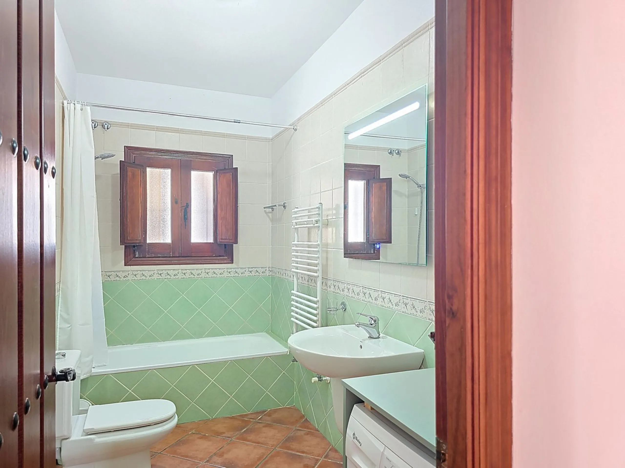 Country Villa with Pool, Garden & Breathtaking Mountain Views – Near Árchez, Málaga