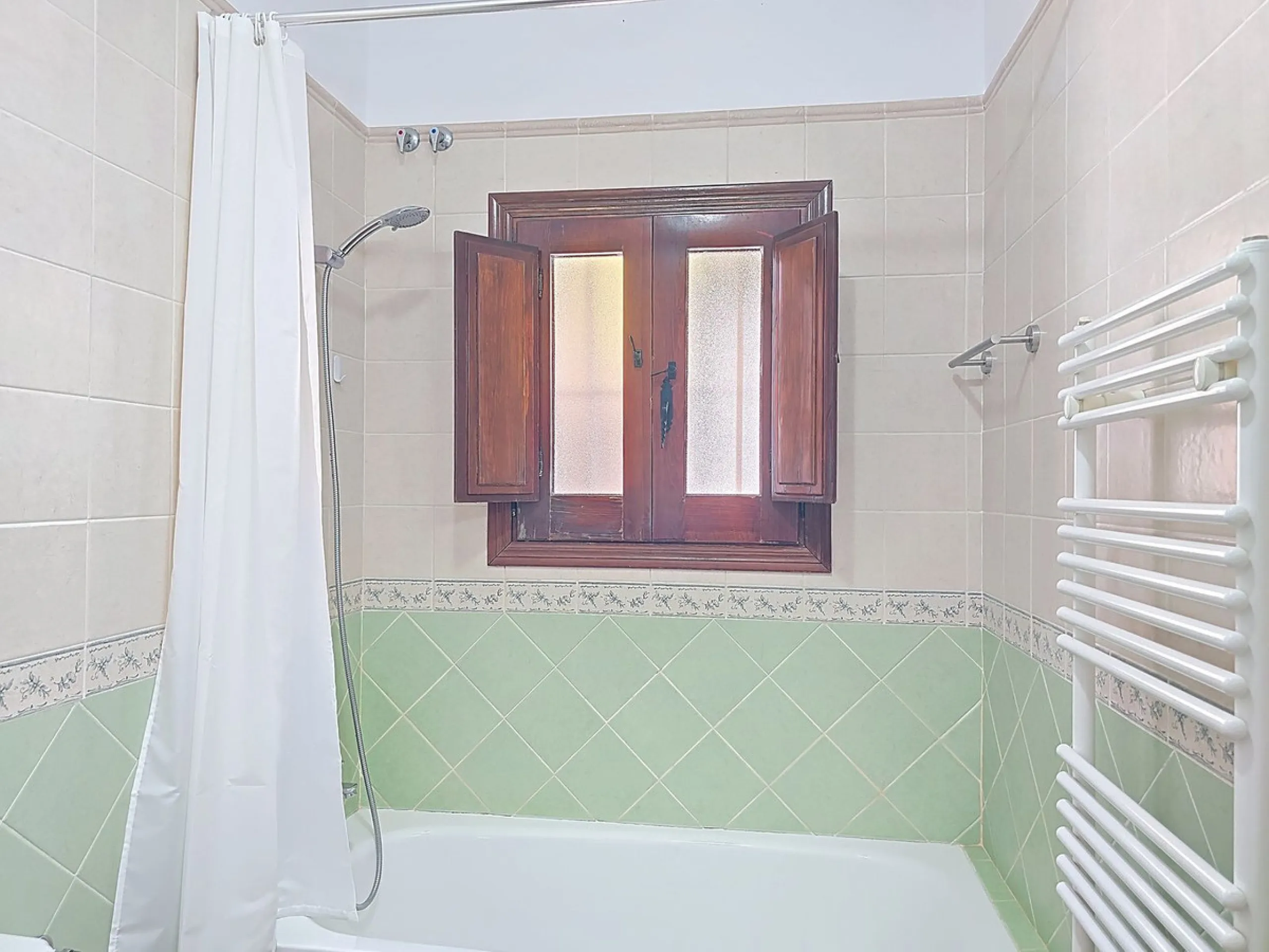 Country Villa with Pool, Garden & Breathtaking Mountain Views – Near Árchez, Málaga