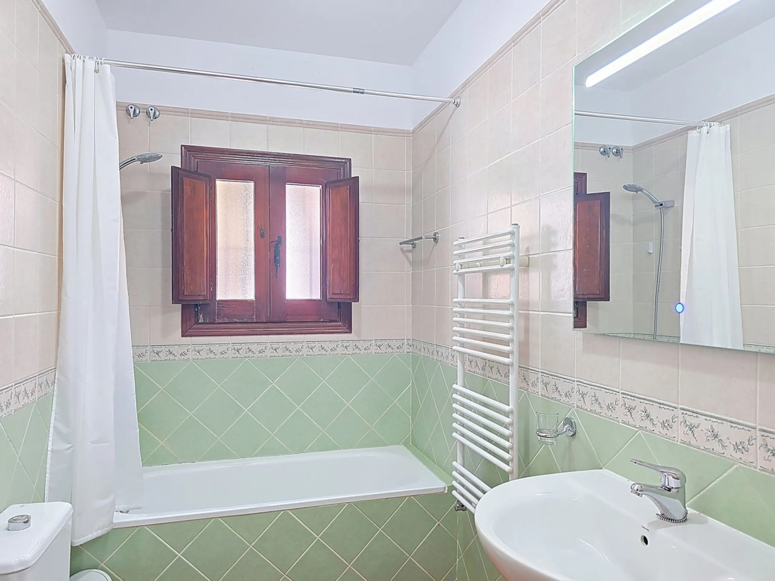 Country Villa with Pool, Garden & Breathtaking Mountain Views – Near Árchez, Málaga