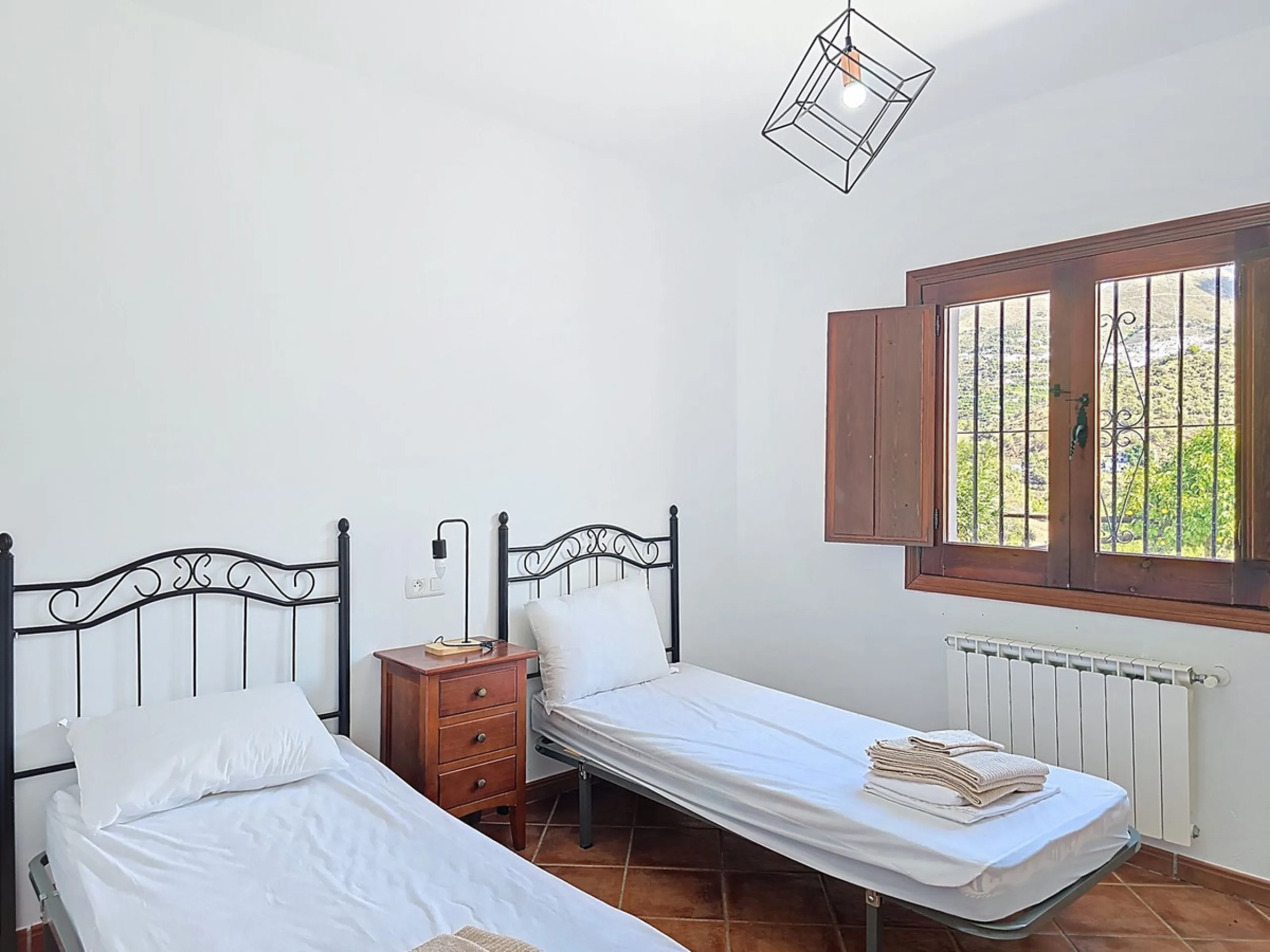 Country Villa with Pool, Garden & Breathtaking Mountain Views – Near Árchez, Málaga
