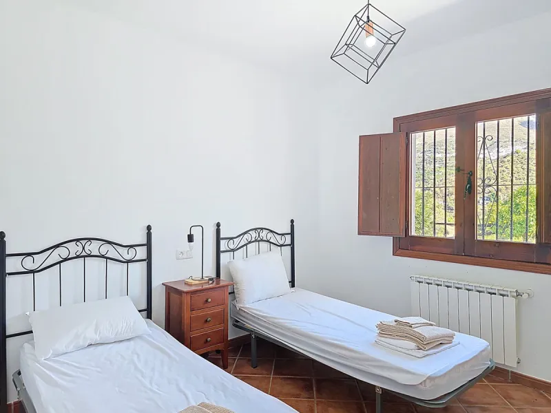 Country Villa with Pool, Garden & Breathtaking Mountain Views – Near Árchez, Málaga
