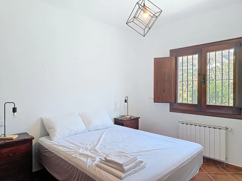 Country Villa with Pool, Garden & Breathtaking Mountain Views – Near Árchez, Málaga