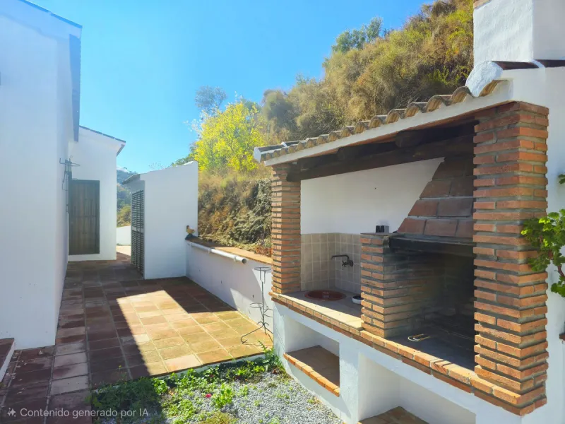 Country Villa with Pool, Garden & Breathtaking Mountain Views – Near Árchez, Málaga