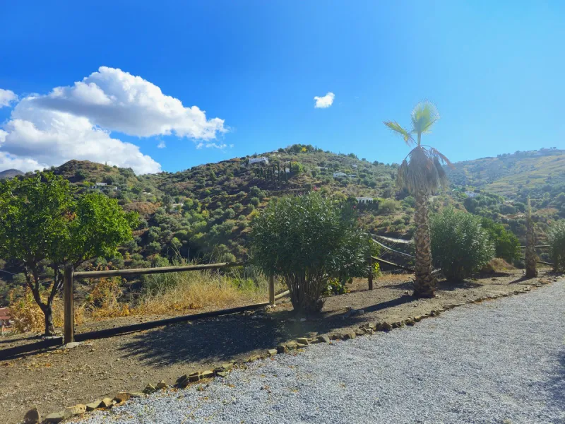 Country Villa with Pool, Garden & Breathtaking Mountain Views – Near Árchez, Málaga