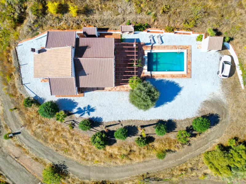 Country Villa with Pool, Garden & Breathtaking Mountain Views – Near Árchez, Málaga