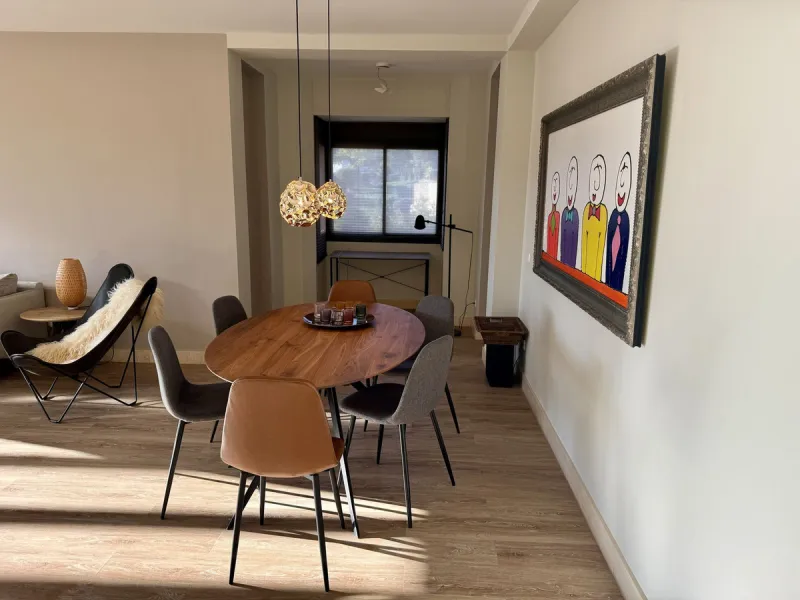 This 3 bedroom luxury duplex penthouse in the sought after urbanisation of Capanes del Golf has one of the best locations within the development.
