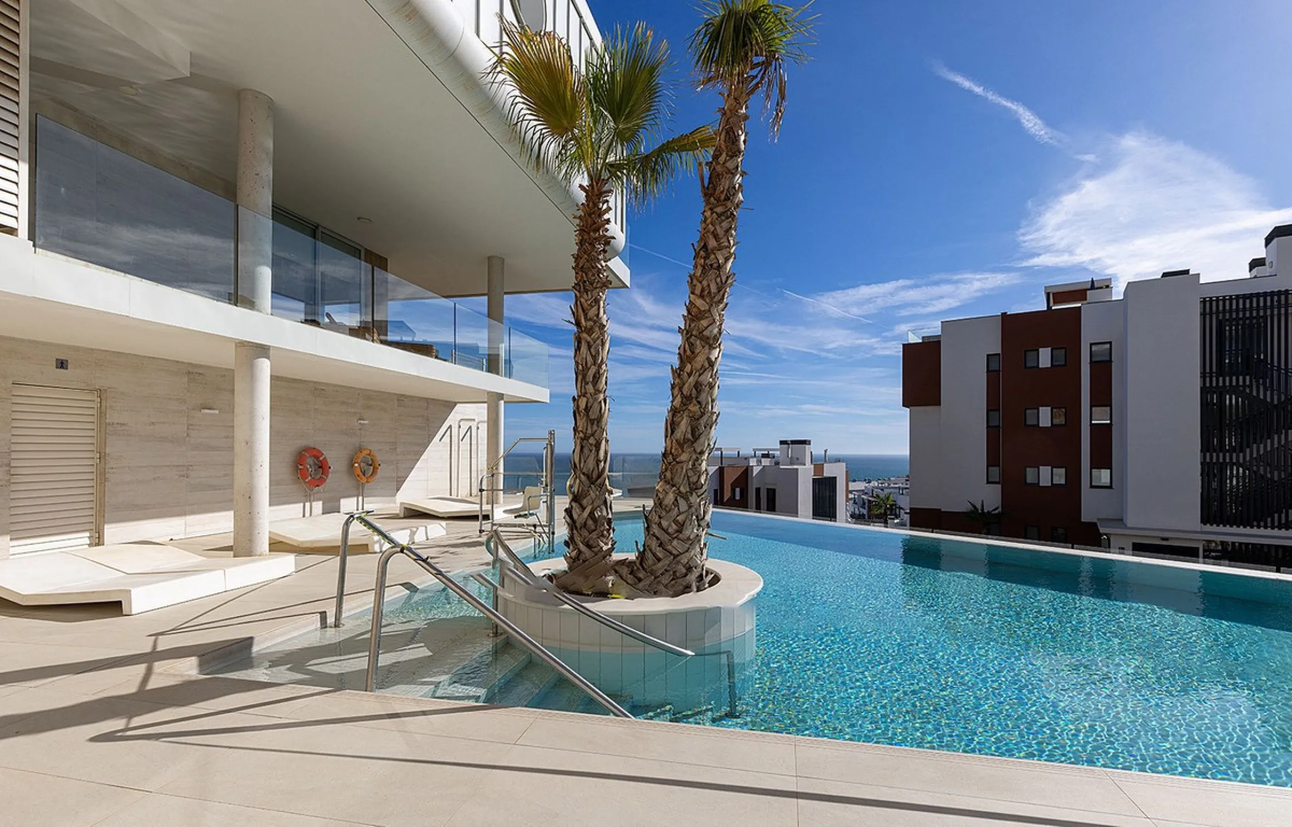 Apartment - Middle Floor Apartment в продаже в Fuengirola, Málaga. В доме 2 спален и 2 ванных комнат. Площадь дома 83 м²