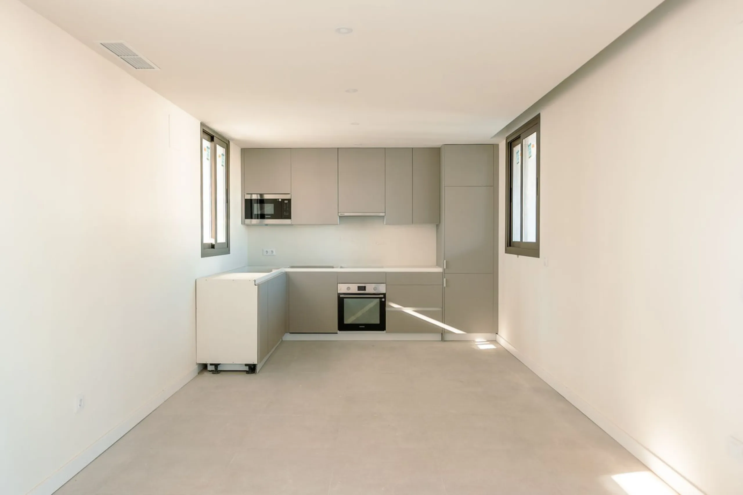 (This is a Resale Unit of a new development)