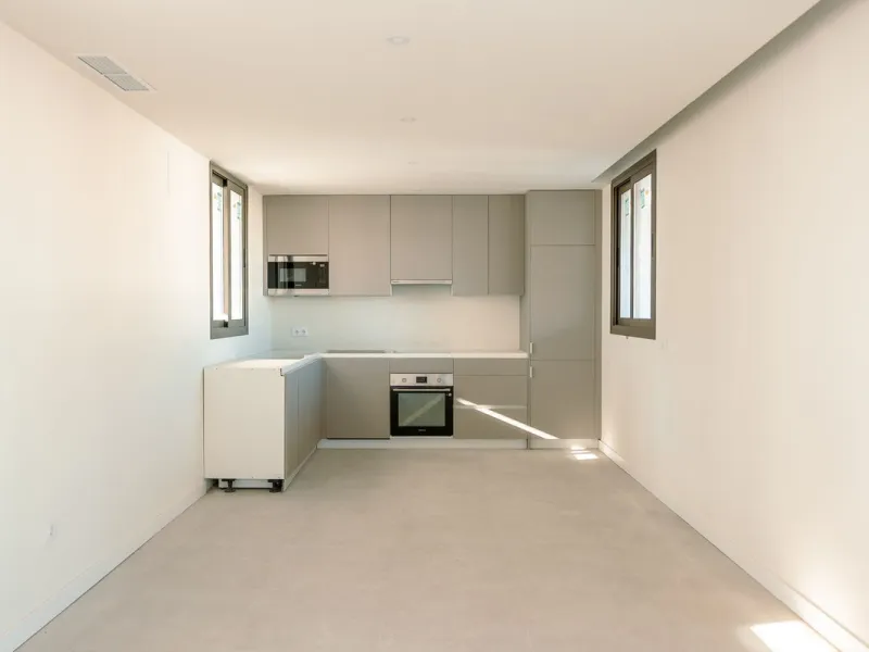 (This is a Resale Unit of a new development)