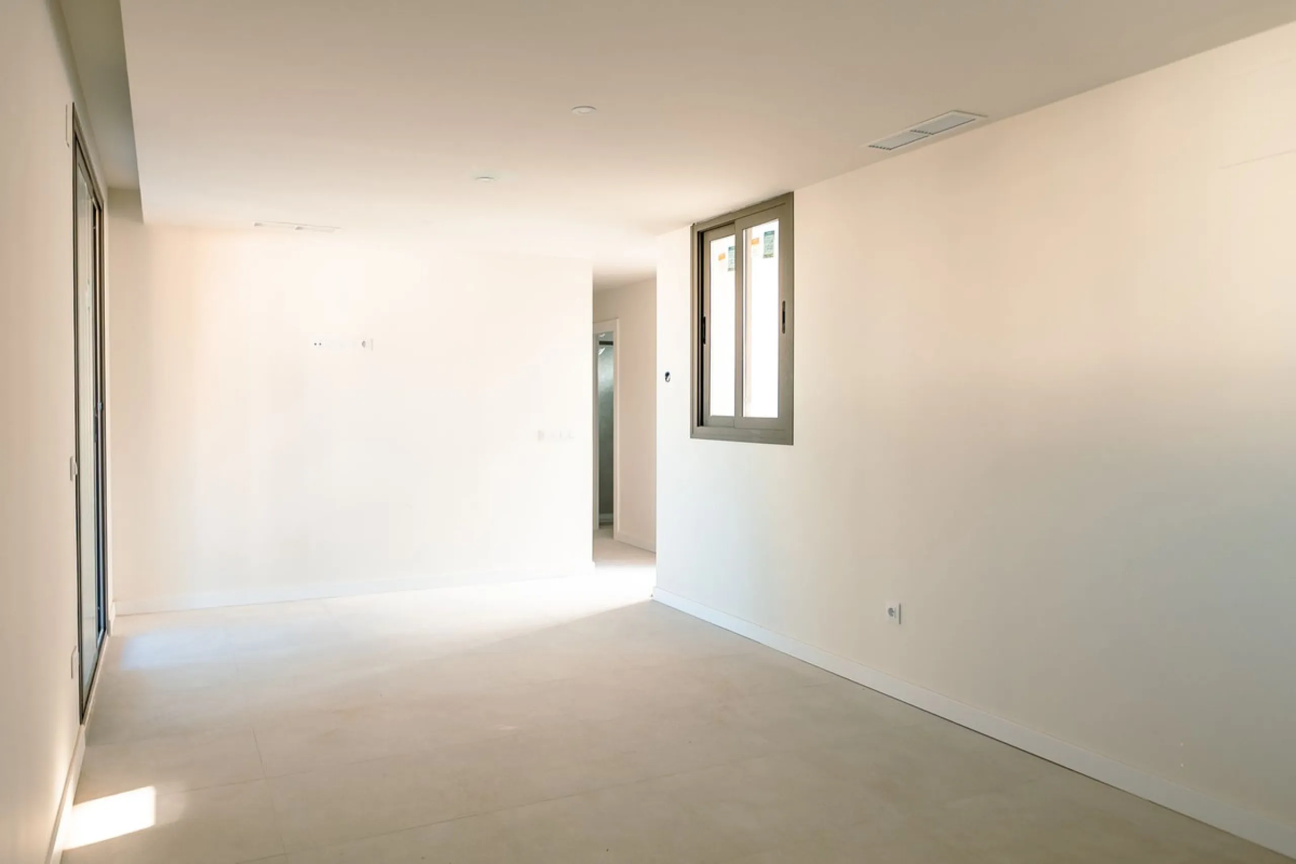 (This is a Resale Unit of a new development)