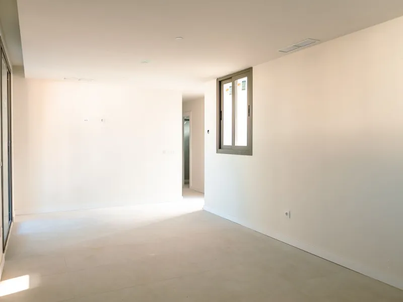 (This is a Resale Unit of a new development)
