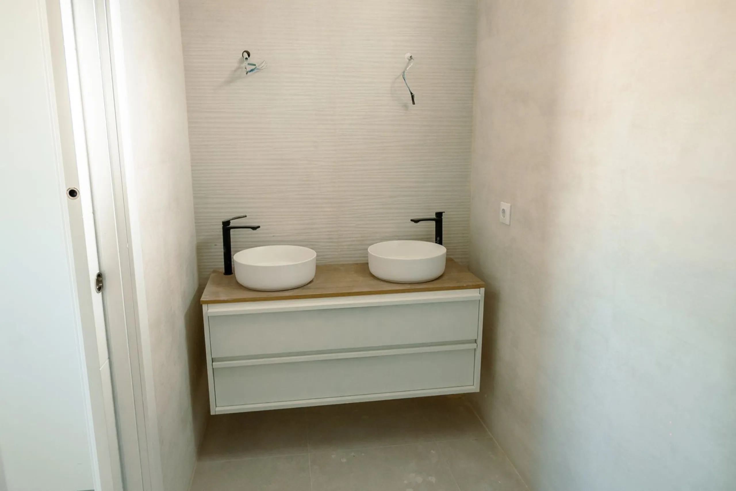(This is a Resale Unit of a new development)